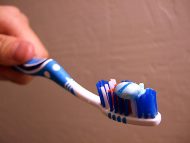 cepillo de dientes encías delicadas